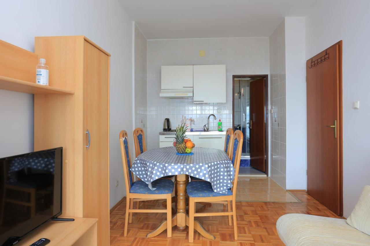 Apartments By The Sea Podgora, Makarska - 18918 Exterior photo